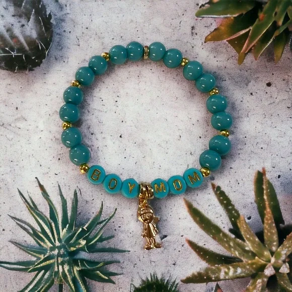 Boy mom - Picture 2 of 3